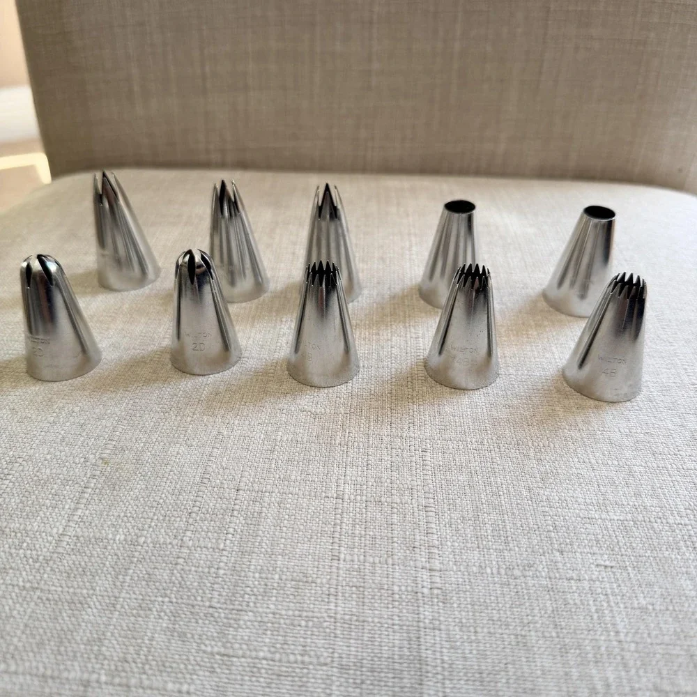 Wilton Stainless Piping Tips Set Of 10 1M 2D 4B 12A Silver Cake Decorating